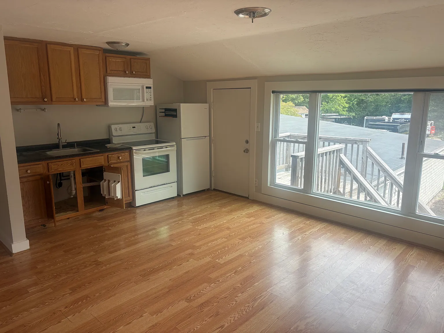 Studio, 1000 sqft, $1,800 — Photo 2