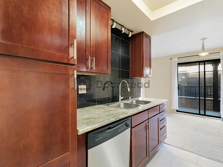 1318 B St #102 — Photo 2