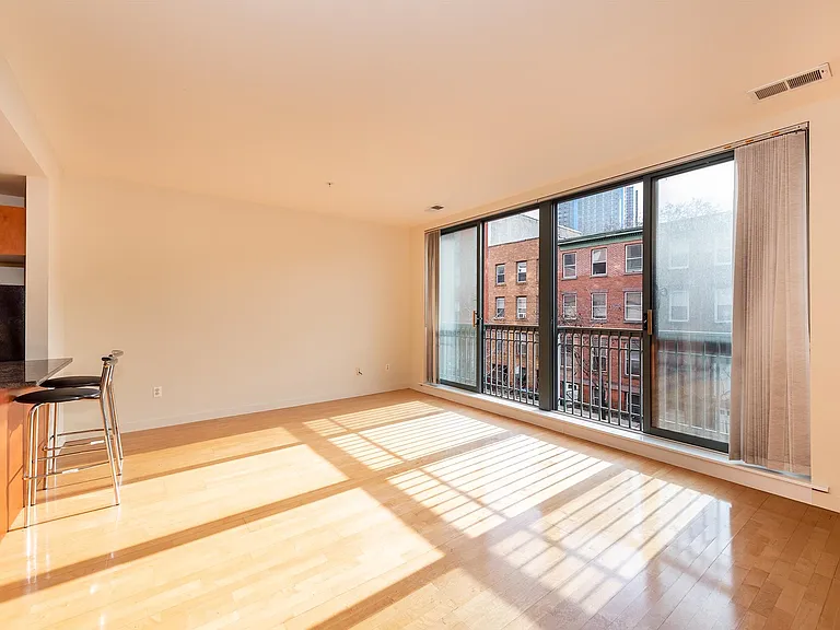 222 Montgomery St #2F — Photo 1