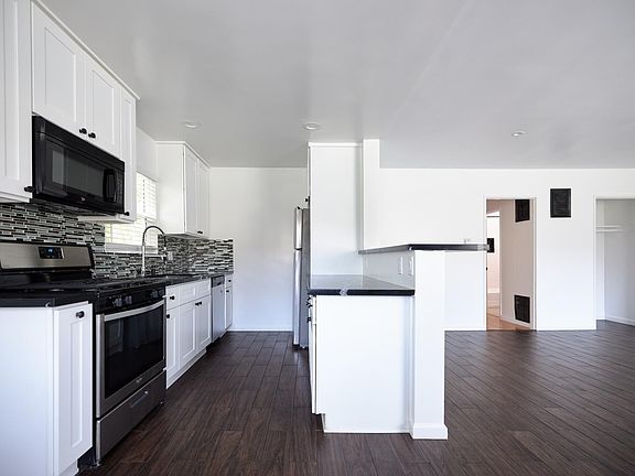 2nd image of 833 N Hayworth Ave APT 6