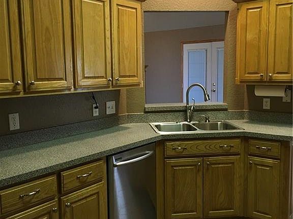 4th image of 15101 Meadow Creek Ln