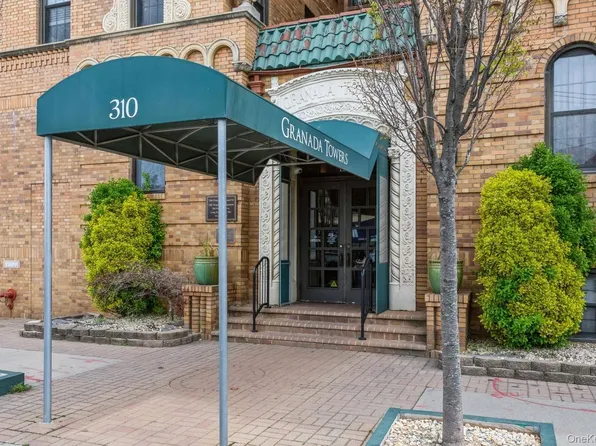 310 Riverside Blvd APT 5I, Long Beach, NY 11561