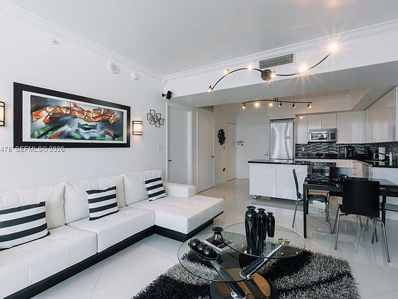 5th image of 92 SW 3rd St APT 1512