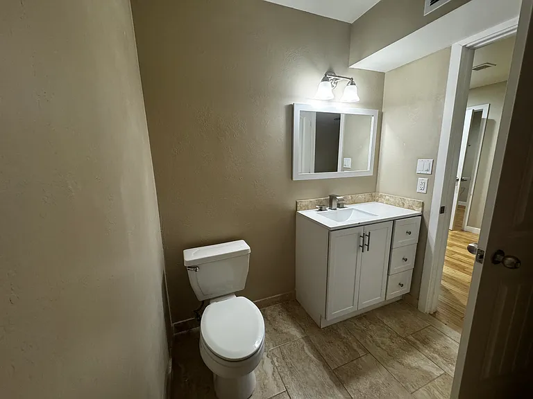 5405 W Echo Ln — Photo 16