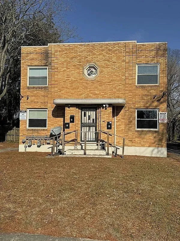 321 W Norman Ave — Photo 1