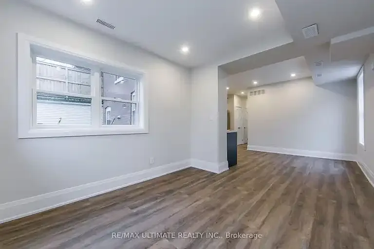 19 Fernwood Park Ave #1A — Photo 7
