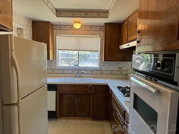 5th image of 431 Rushmore Dr