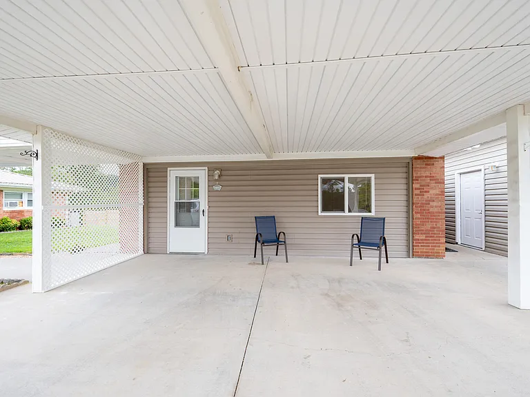115 Cassidy Dr — Photo 5