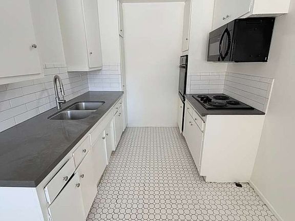 3rd image of 11840 Kittridge St APT 22
