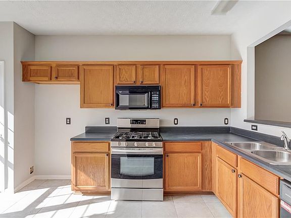 5th image of 31 Pearl Chambers Dr