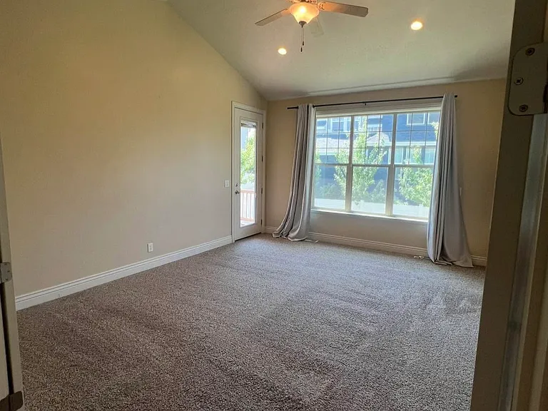 2049 W Sunflower Ln — Photo 13