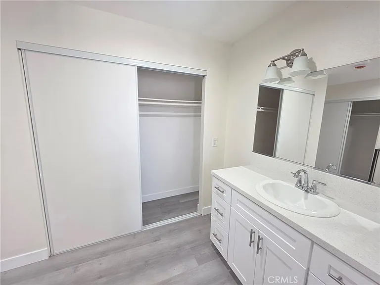 6911 Woodley Ave #106 — Photo 11
