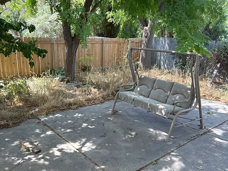 1626 E Amblewood Ln — Photo 3