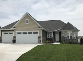 516 Pebblestone Cir, Hobart, WI 54155