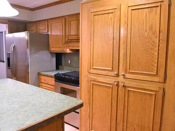 5th image of 111 Hilltop Cir