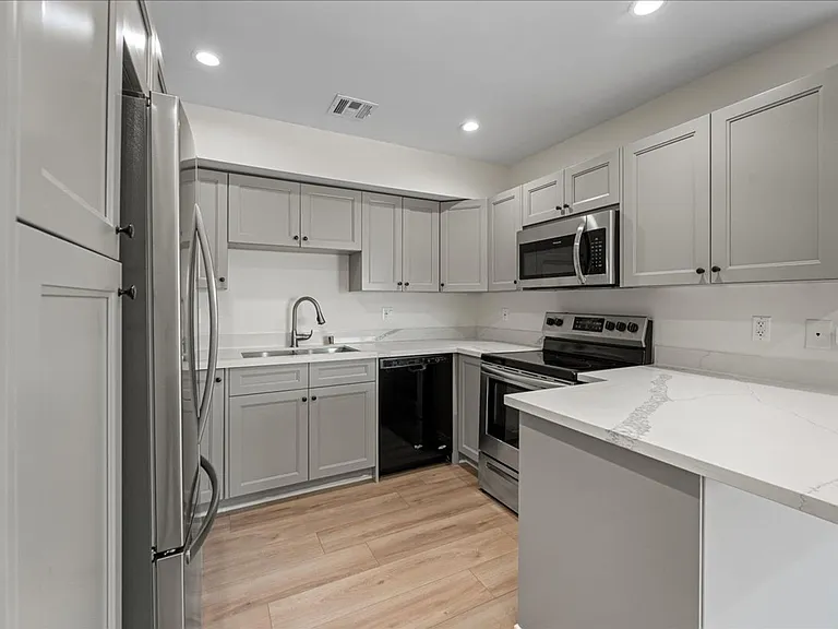 17424 Burbank Blvd #205 — Photo 2