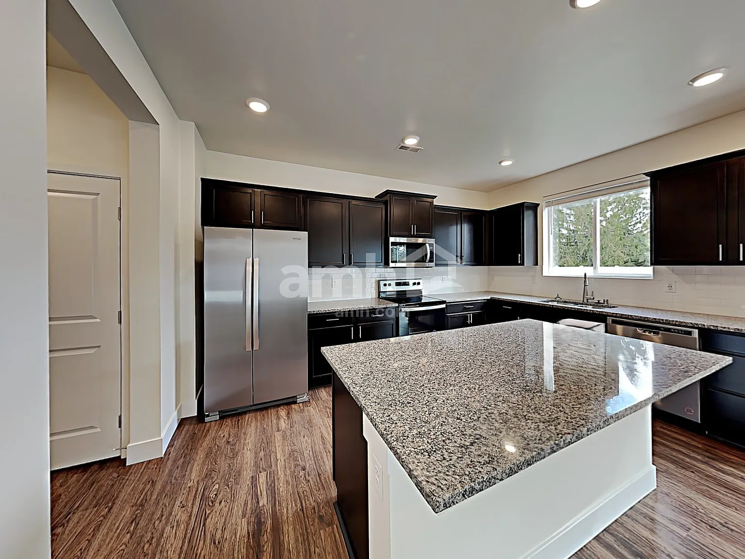 5 bed, 2.5 bath, 2124 sqft, $3,205 — Photo 4