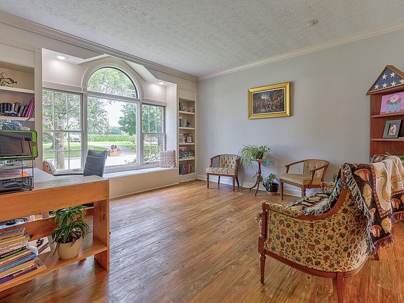 5th image of 7555 Youngs Ct