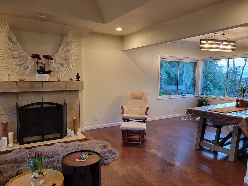 Living room - dining area