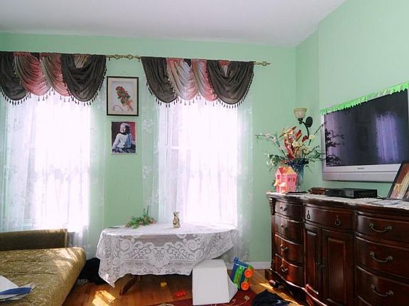 4th image of 182 Driggs Ave Ste 2