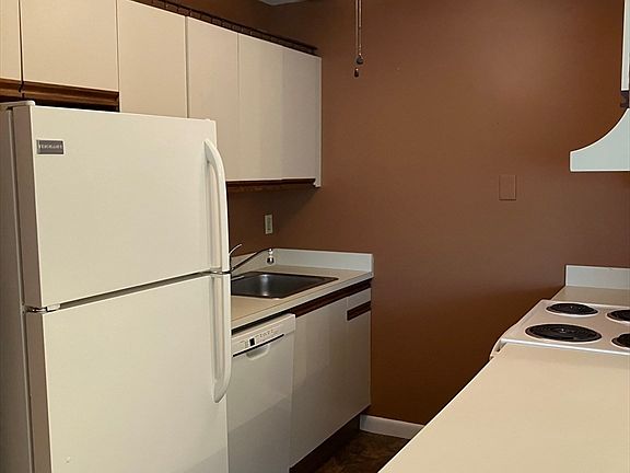 3rd image of 10 Norman St APT 203