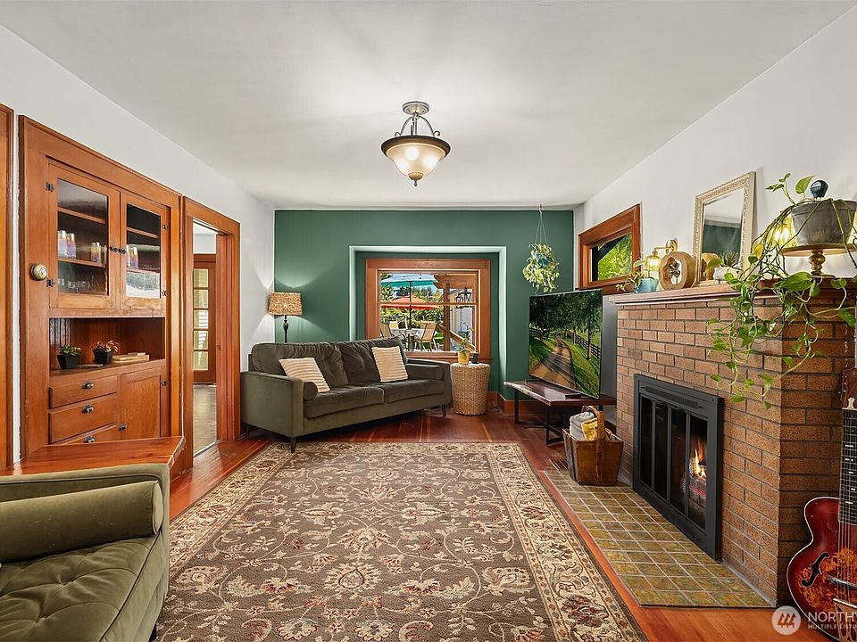 2nd image of 1301 E Victor Street