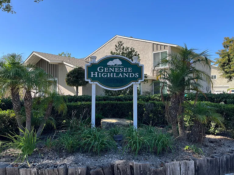 Genesee Highlands is a small community only minutes from the University of California San Diego, La Jolla, "Biotech Beach" and walking distance to UTC Town Center. Convenient access to freeways, local transportation.