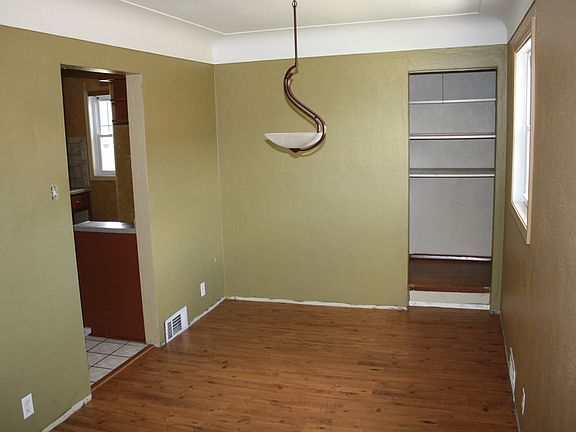 4th image of 2143 Waterman Ave