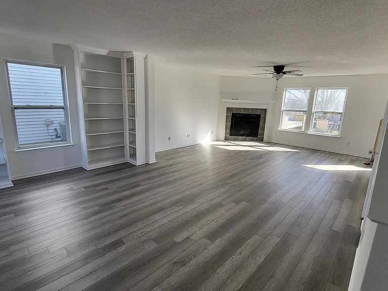 10359 Kensington Way — Photo 2
