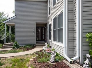 8372 NW Barrybrooke Dr, Kansas City, MO 64151