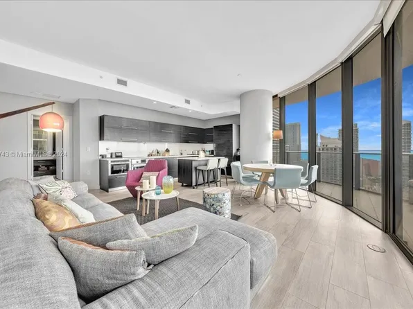 45 SW 9th St APT 4106, Miami, FL 33130