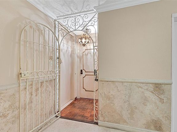4th image of 800 Ashford #6-B