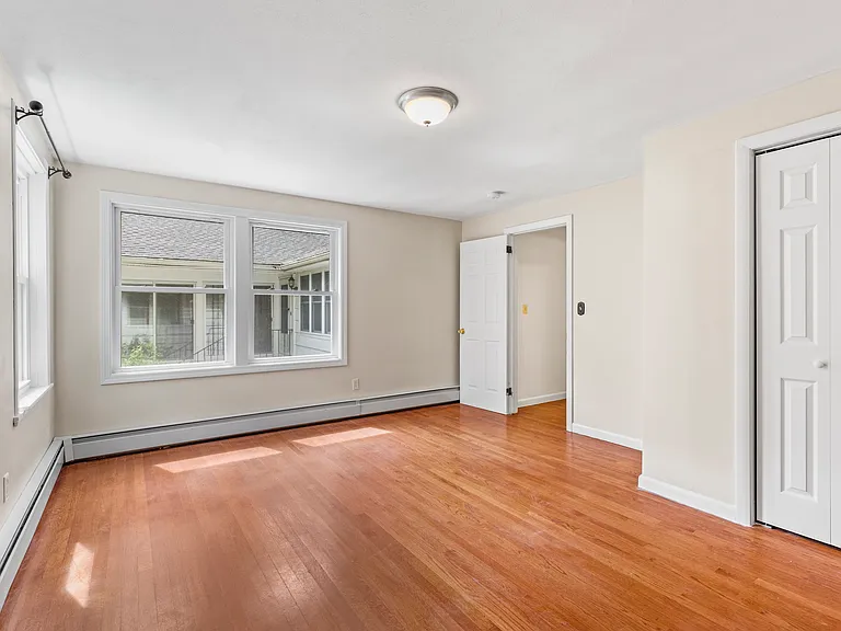 2355 Shepard Ave — Photo 6