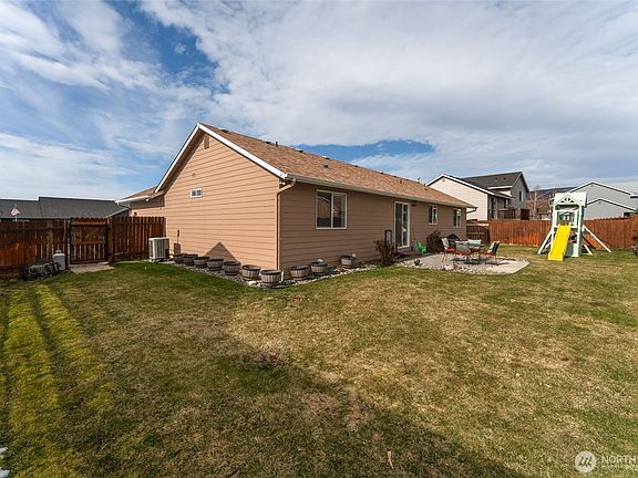 2nd image of 1315 Tractor Loop