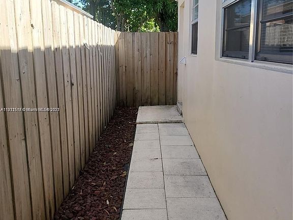 3rd image of 817 NW 16th St #817