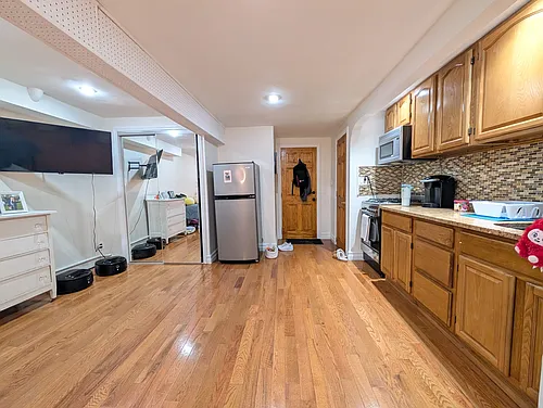 125 E 49th St #1 Photo 1