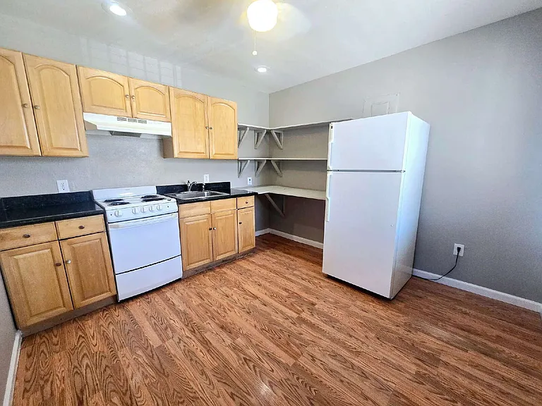 331 S 9th St #4 — Photo 12