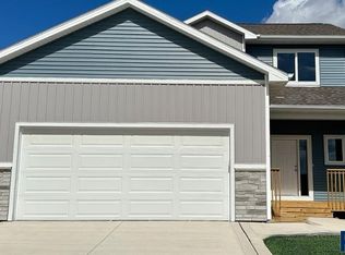 325 S Willow Spring Dr, Sioux Falls, SD 57110