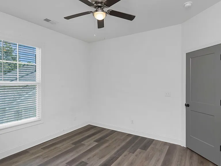 2035 Rosewood Dr — Photo 31