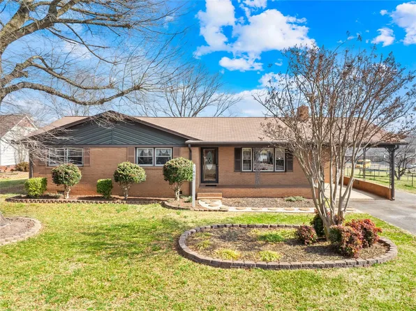 401 N 1st Ave, Maiden, NC 28650