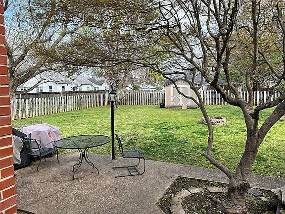 3rd image of 1608 Hogle Dr
