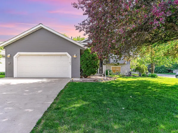 7127 37th Street Ct N, Oakdale, MN 55128