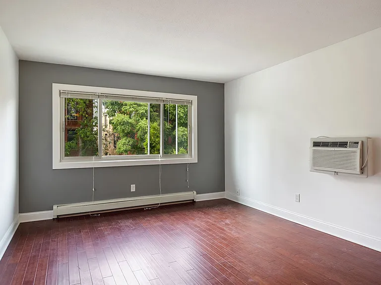 729 E 16th St #5 — Photo 9