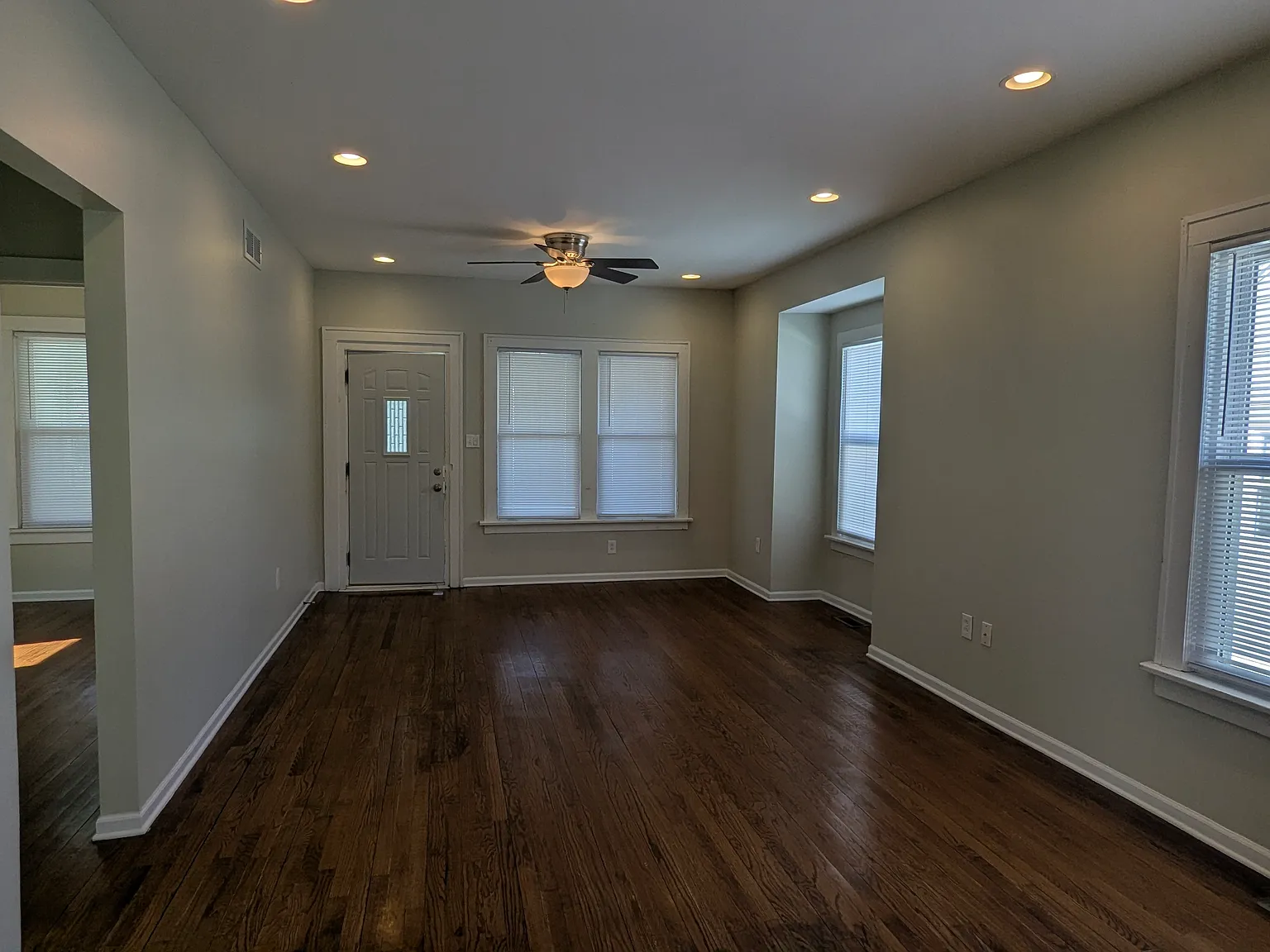 3 bed, 1050 sqft, $1,795 — Photo 3