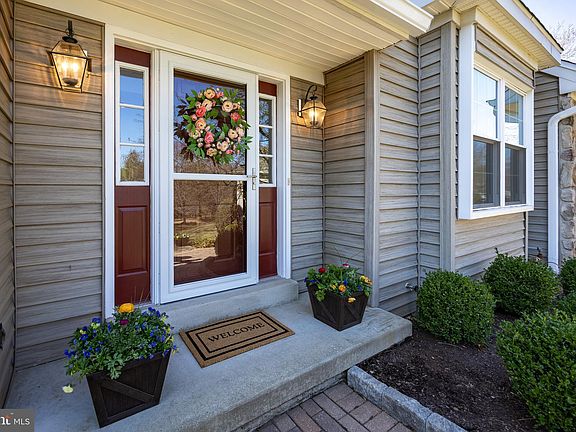 5th image of 39 Foxcroft Ln