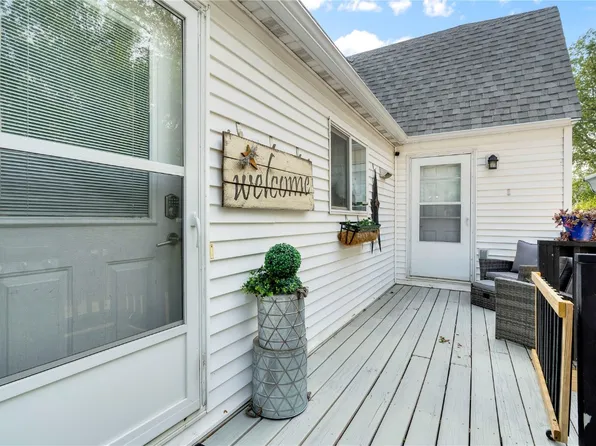 702 Jefferson Ave, Lowden, IA 52255