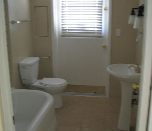 4th image of 1015 N Poplar Ave