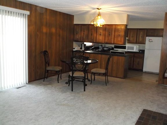 3rd image of 2806 Lamar Ave