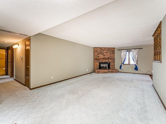 5th image of 620 Sylvan Ln