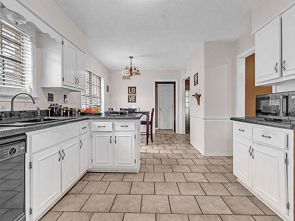 5th image of 441 Griffon Dr
